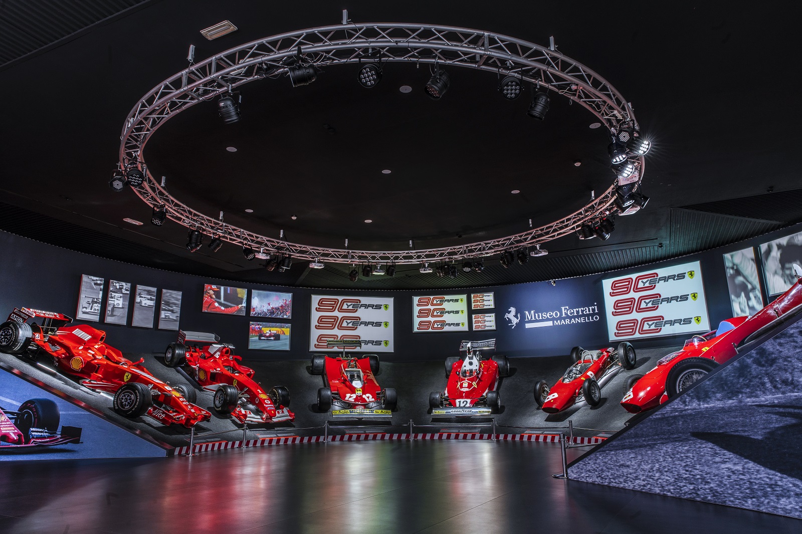 FERRARI CELEBRA OS 90 ANOS DA SCUDERIA COM UMA EXPOSIÇÃO ESPECIAL, foto 3