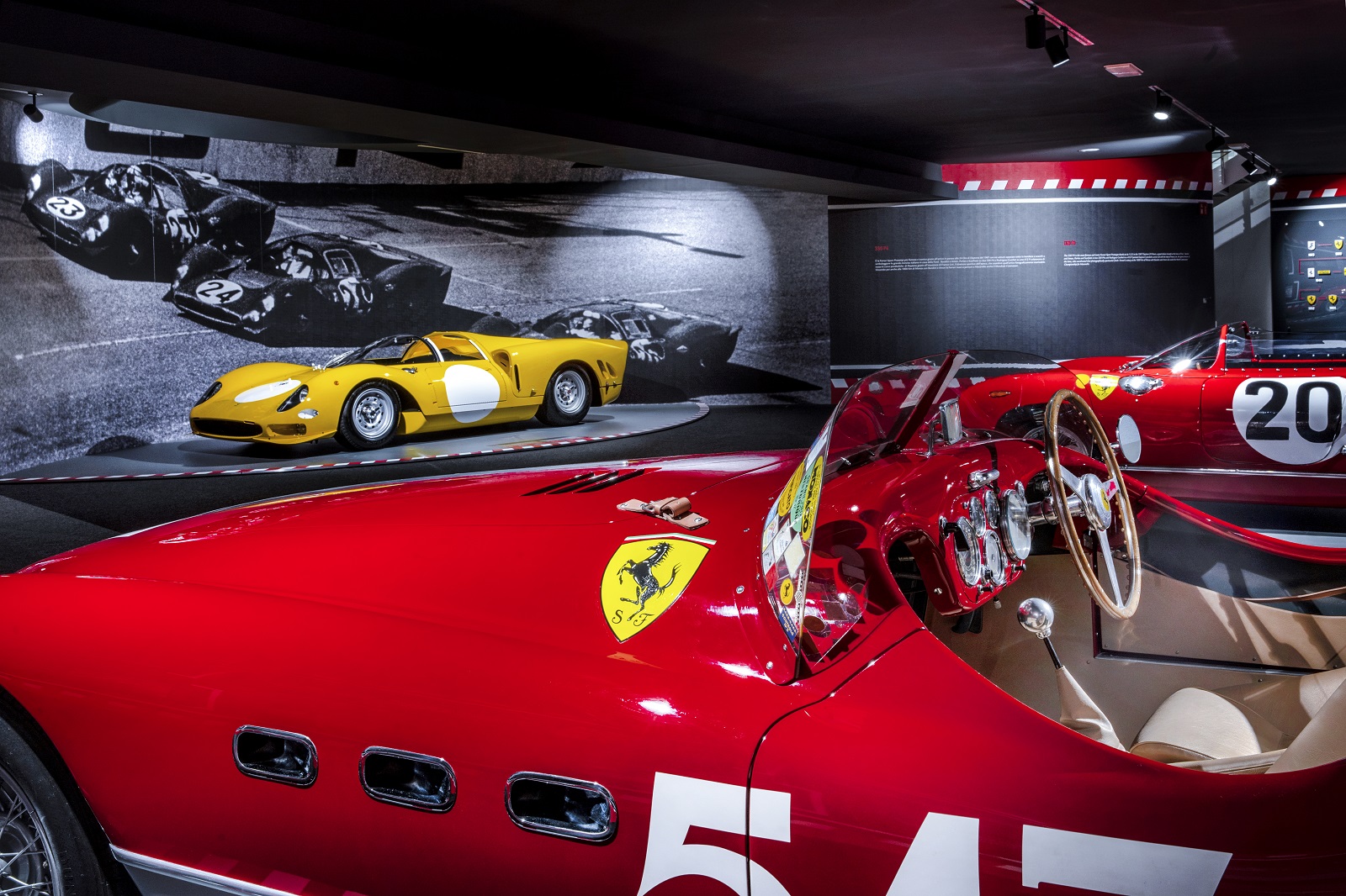 FERRARI CELEBRA OS 90 ANOS DA SCUDERIA COM UMA EXPOSIÇÃO ESPECIAL, foto 7