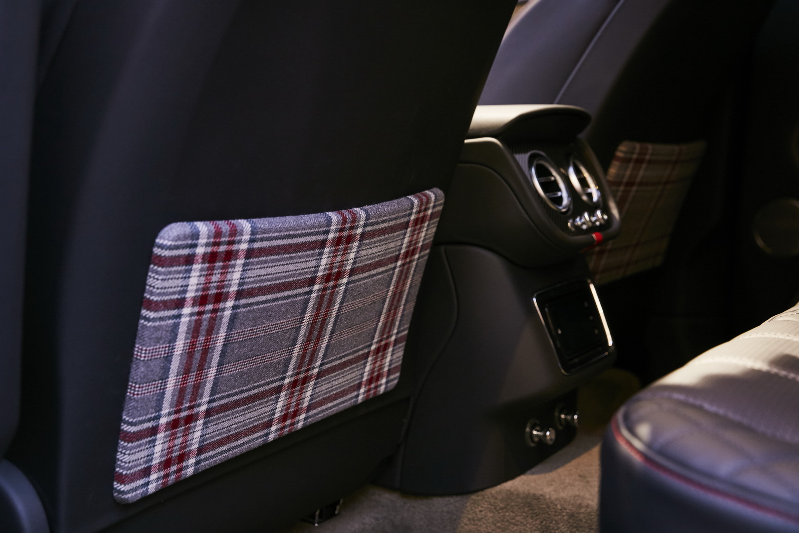 BENTLEY BENTAYGA BUSINESSMAN E SPORTSMAN: DUAS EDIÇÕES EXCLUSIVAS, foto 2