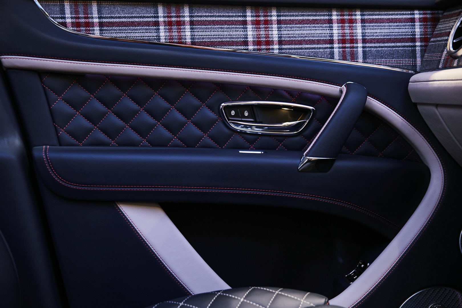 BENTLEY BENTAYGA BUSINESSMAN E SPORTSMAN: DUAS EDIÇÕES EXCLUSIVAS, foto 10