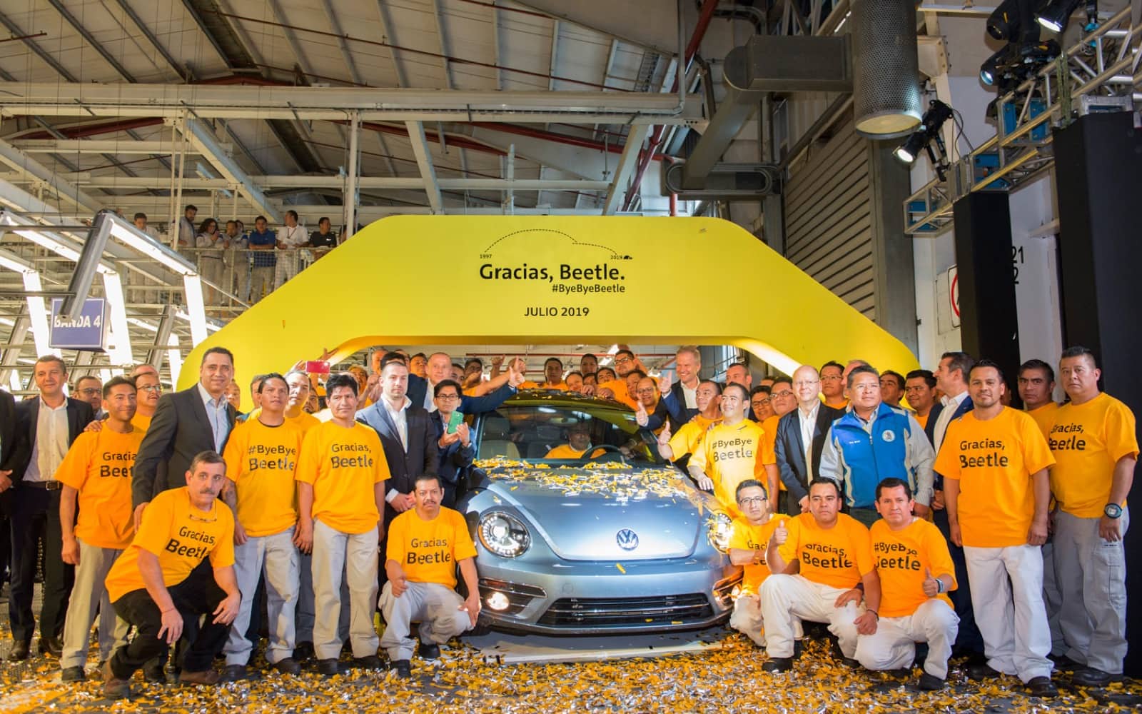 O VOLKSWAGEN BEETLE DIZ ADEUS DEFINITIVAMENTE: O ÚLTIMO EXEMPLAR FOI FABRICADO NO MÉXICO, foto 1