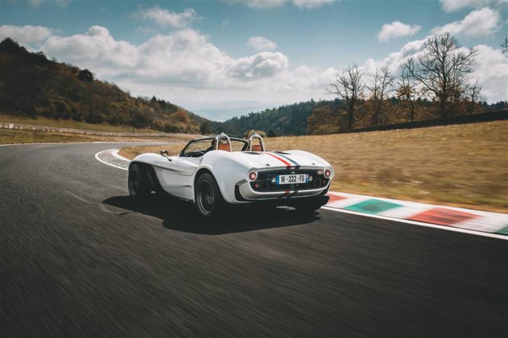 JANNARELLY DESIGN-1: ESSÊNCIA RETRO COM 760 KG, foto 2