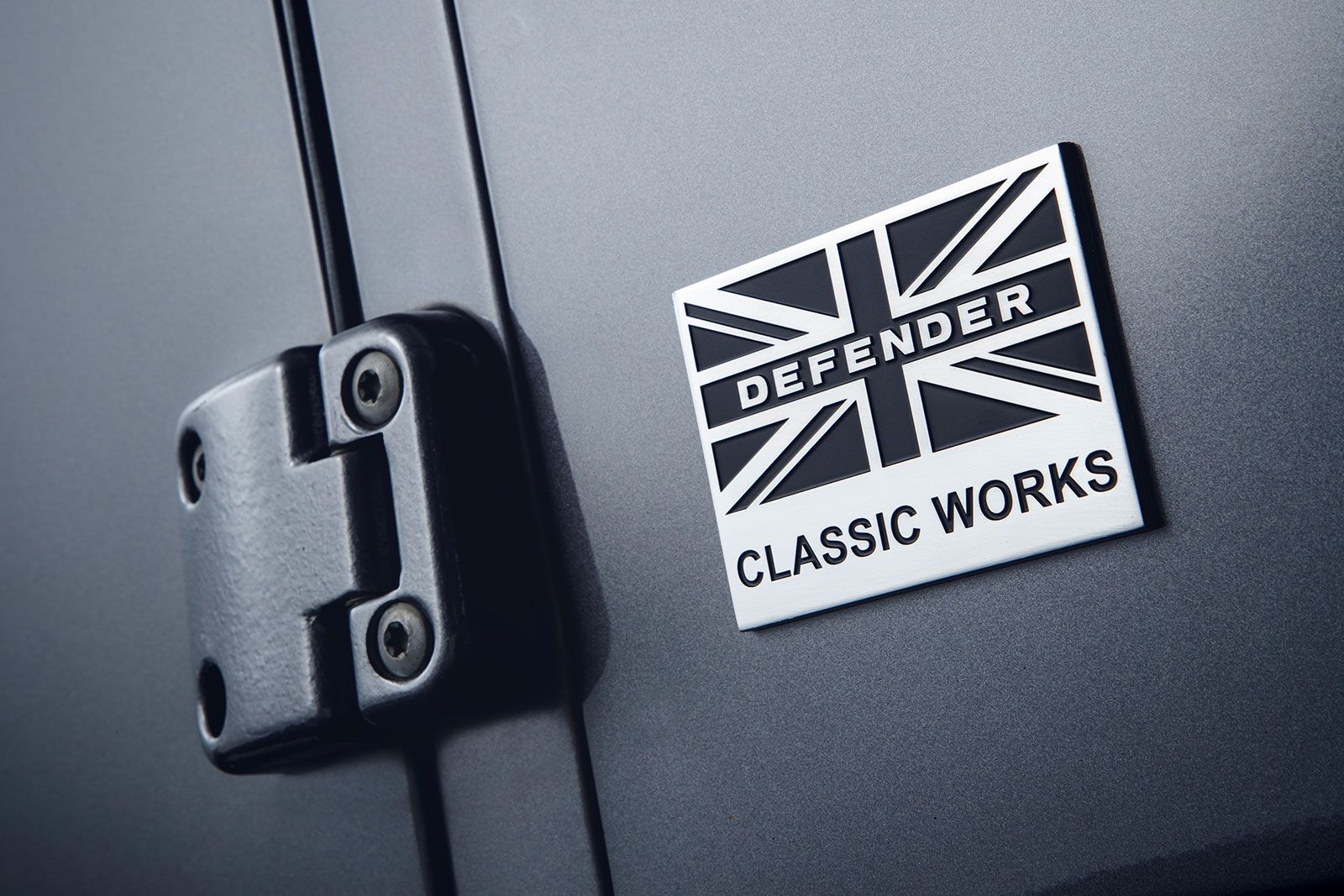 LAND ROVER REVIVE OS SEUS CLÁSSICOS DEFENDER COM A ESSÊNCIA DO DEFENDER WORKS, foto 4