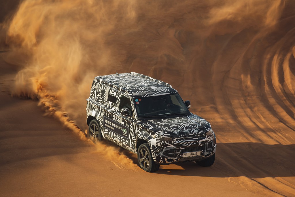 ESPECIALISTAS DA CRUZ VERMELHA LEVAM O PROTÓTIPO DO NOVO LAND ROVER DEFENDER AO LIMITE NO DESERTO PARA CELEBRAR RENOVAÇÃO DA PARCERIA DE 65 ANOS, foto 2
