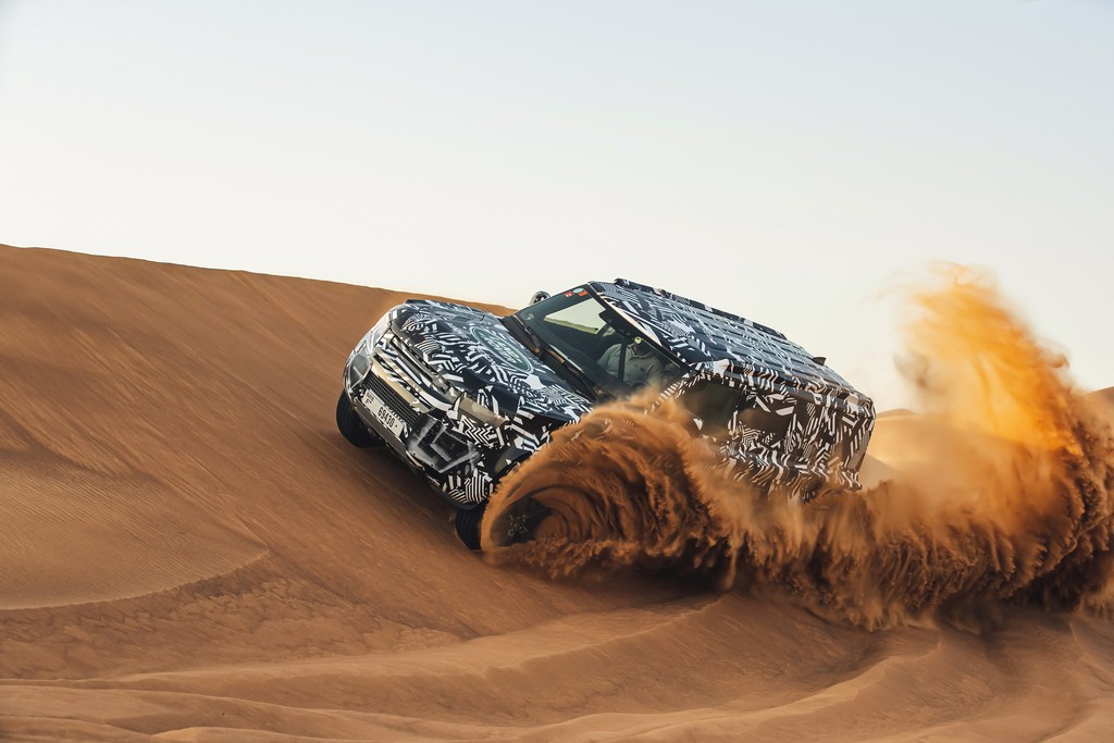 ESPECIALISTAS DA CRUZ VERMELHA LEVAM O PROTÓTIPO DO NOVO LAND ROVER DEFENDER AO LIMITE NO DESERTO PARA CELEBRAR RENOVAÇÃO DA PARCERIA DE 65 ANOS, foto 3