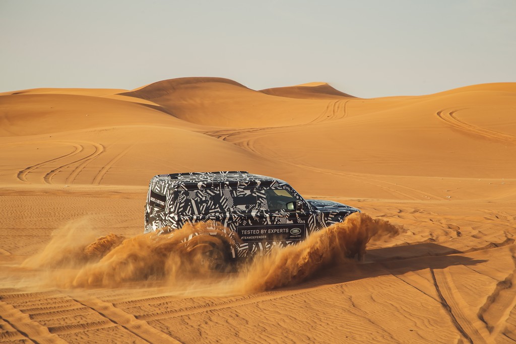 ESPECIALISTAS DA CRUZ VERMELHA LEVAM O PROTÓTIPO DO NOVO LAND ROVER DEFENDER AO LIMITE NO DESERTO PARA CELEBRAR RENOVAÇÃO DA PARCERIA DE 65 ANOS, foto 5