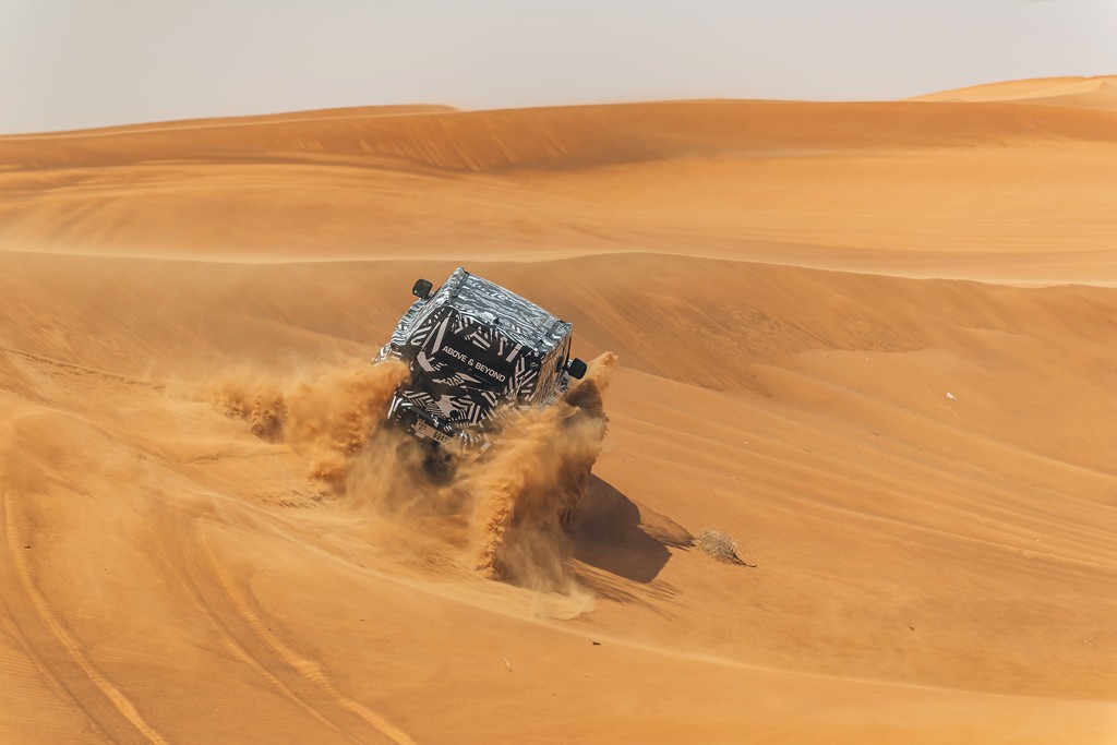 ESPECIALISTAS DA CRUZ VERMELHA LEVAM O PROTÓTIPO DO NOVO LAND ROVER DEFENDER AO LIMITE NO DESERTO PARA CELEBRAR RENOVAÇÃO DA PARCERIA DE 65 ANOS, foto 7