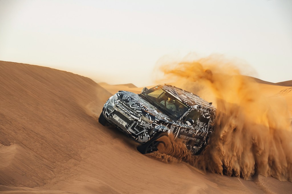 ESPECIALISTAS DA CRUZ VERMELHA LEVAM O PROTÓTIPO DO NOVO LAND ROVER DEFENDER AO LIMITE NO DESERTO PARA CELEBRAR RENOVAÇÃO DA PARCERIA DE 65 ANOS, foto 8