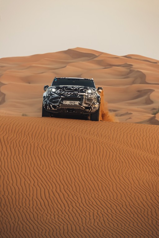 ESPECIALISTAS DA CRUZ VERMELHA LEVAM O PROTÓTIPO DO NOVO LAND ROVER DEFENDER AO LIMITE NO DESERTO PARA CELEBRAR RENOVAÇÃO DA PARCERIA DE 65 ANOS, foto 9
