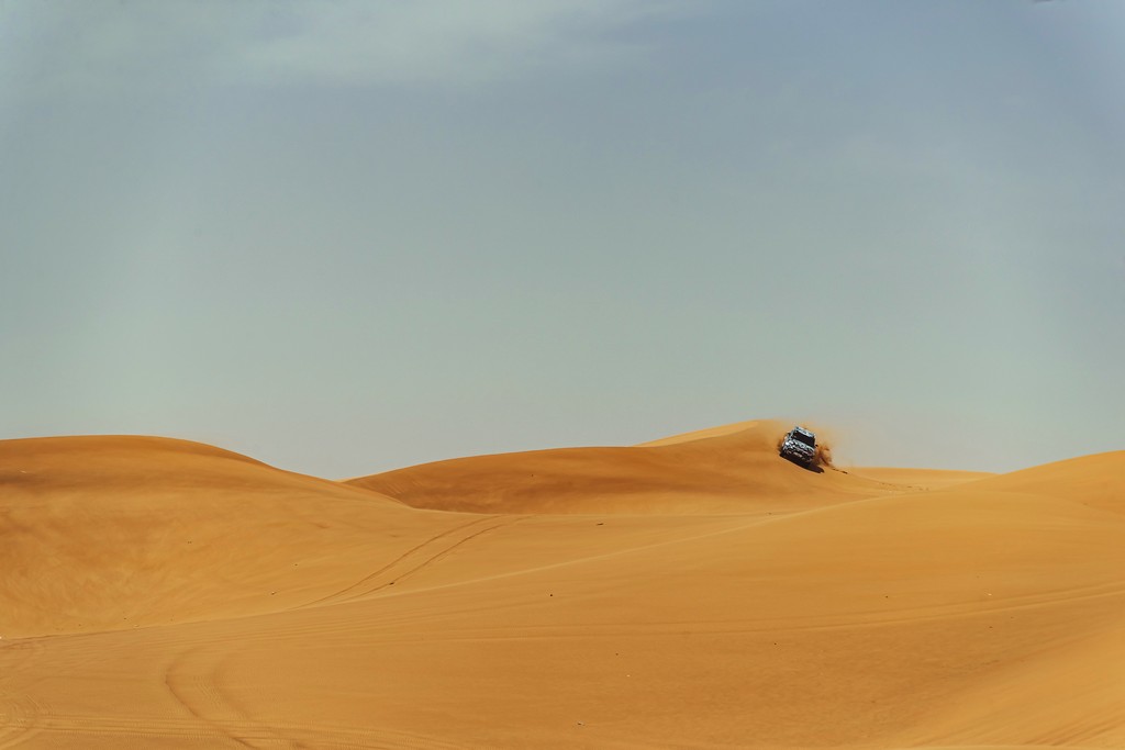 ESPECIALISTAS DA CRUZ VERMELHA LEVAM O PROTÓTIPO DO NOVO LAND ROVER DEFENDER AO LIMITE NO DESERTO PARA CELEBRAR RENOVAÇÃO DA PARCERIA DE 65 ANOS, foto 10