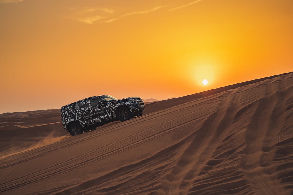 ESPECIALISTAS DA CRUZ VERMELHA LEVAM O PROTÓTIPO DO NOVO LAND ROVER DEFENDER AO LIMITE NO DESERTO PARA CELEBRAR RENOVAÇÃO DA PARCERIA DE 65 ANOS, foto 11