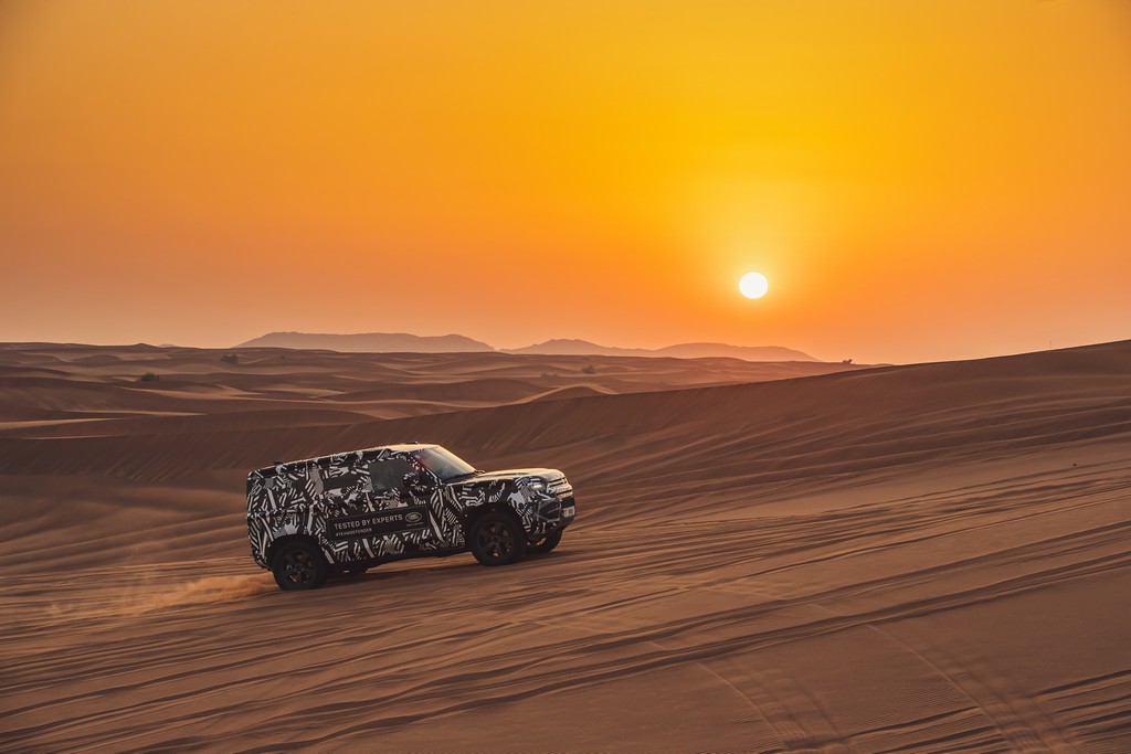 ESPECIALISTAS DA CRUZ VERMELHA LEVAM O PROTÓTIPO DO NOVO LAND ROVER DEFENDER AO LIMITE NO DESERTO PARA CELEBRAR RENOVAÇÃO DA PARCERIA DE 65 ANOS, foto 12