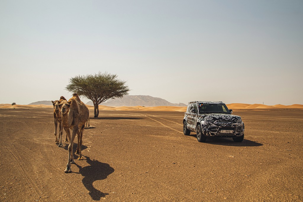 ESPECIALISTAS DA CRUZ VERMELHA LEVAM O PROTÓTIPO DO NOVO LAND ROVER DEFENDER AO LIMITE NO DESERTO PARA CELEBRAR RENOVAÇÃO DA PARCERIA DE 65 ANOS, foto 15