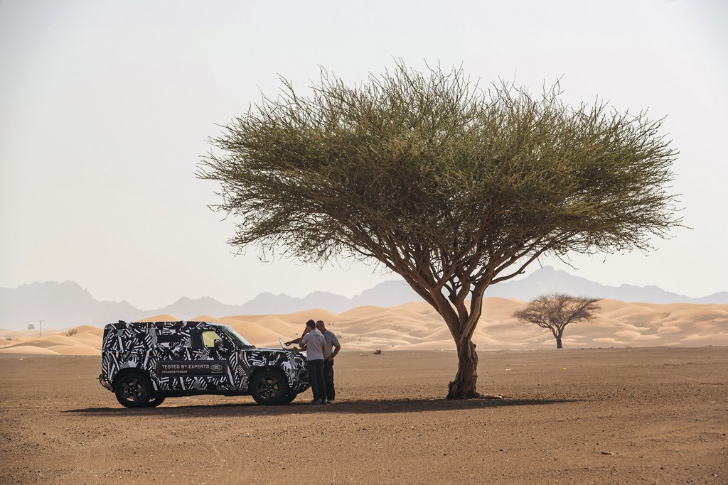 ESPECIALISTAS DA CRUZ VERMELHA LEVAM O PROTÓTIPO DO NOVO LAND ROVER DEFENDER AO LIMITE NO DESERTO PARA CELEBRAR RENOVAÇÃO DA PARCERIA DE 65 ANOS, foto 16