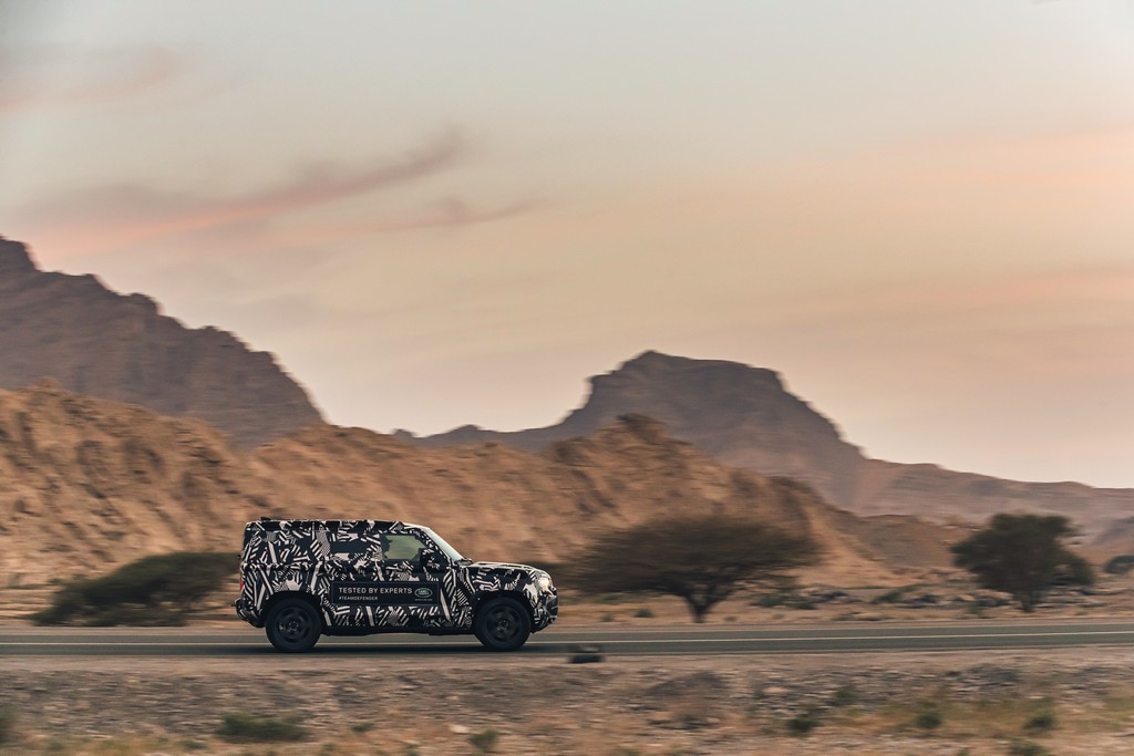 ESPECIALISTAS DA CRUZ VERMELHA LEVAM O PROTÓTIPO DO NOVO LAND ROVER DEFENDER AO LIMITE NO DESERTO PARA CELEBRAR RENOVAÇÃO DA PARCERIA DE 65 ANOS, foto 17