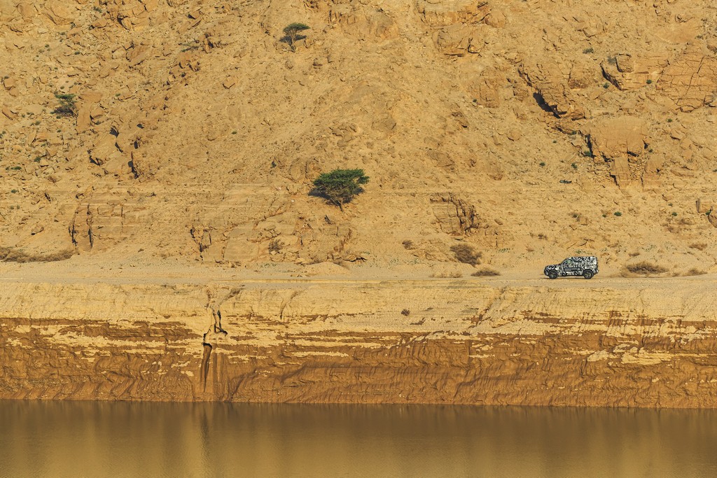 ESPECIALISTAS DA CRUZ VERMELHA LEVAM O PROTÓTIPO DO NOVO LAND ROVER DEFENDER AO LIMITE NO DESERTO PARA CELEBRAR RENOVAÇÃO DA PARCERIA DE 65 ANOS, foto 18