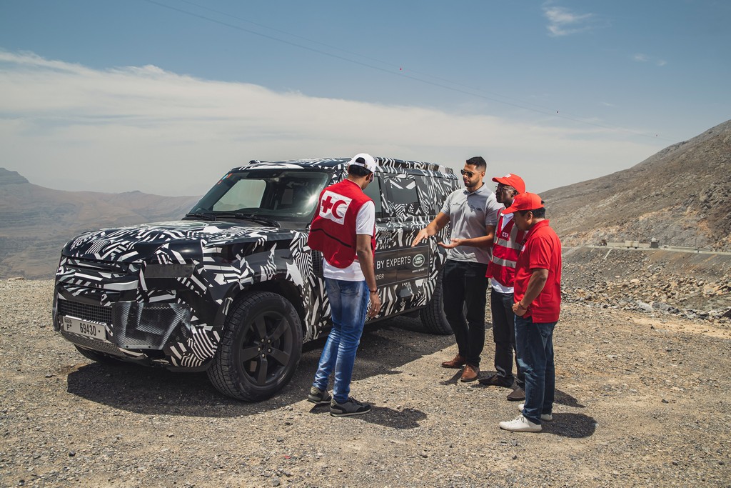 ESPECIALISTAS DA CRUZ VERMELHA LEVAM O PROTÓTIPO DO NOVO LAND ROVER DEFENDER AO LIMITE NO DESERTO PARA CELEBRAR RENOVAÇÃO DA PARCERIA DE 65 ANOS, foto 22