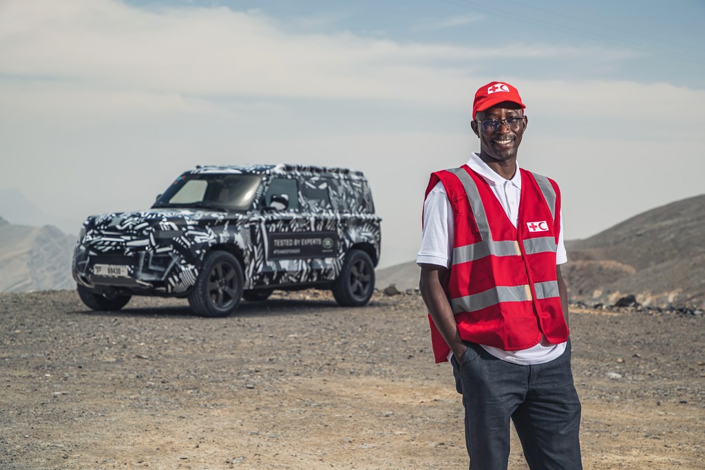 ESPECIALISTAS DA CRUZ VERMELHA LEVAM O PROTÓTIPO DO NOVO LAND ROVER DEFENDER AO LIMITE NO DESERTO PARA CELEBRAR RENOVAÇÃO DA PARCERIA DE 65 ANOS, foto 23