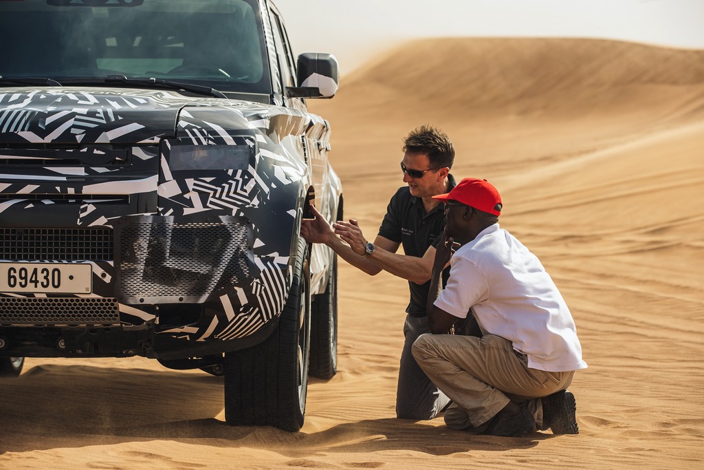 ESPECIALISTAS DA CRUZ VERMELHA LEVAM O PROTÓTIPO DO NOVO LAND ROVER DEFENDER AO LIMITE NO DESERTO PARA CELEBRAR RENOVAÇÃO DA PARCERIA DE 65 ANOS, foto 33