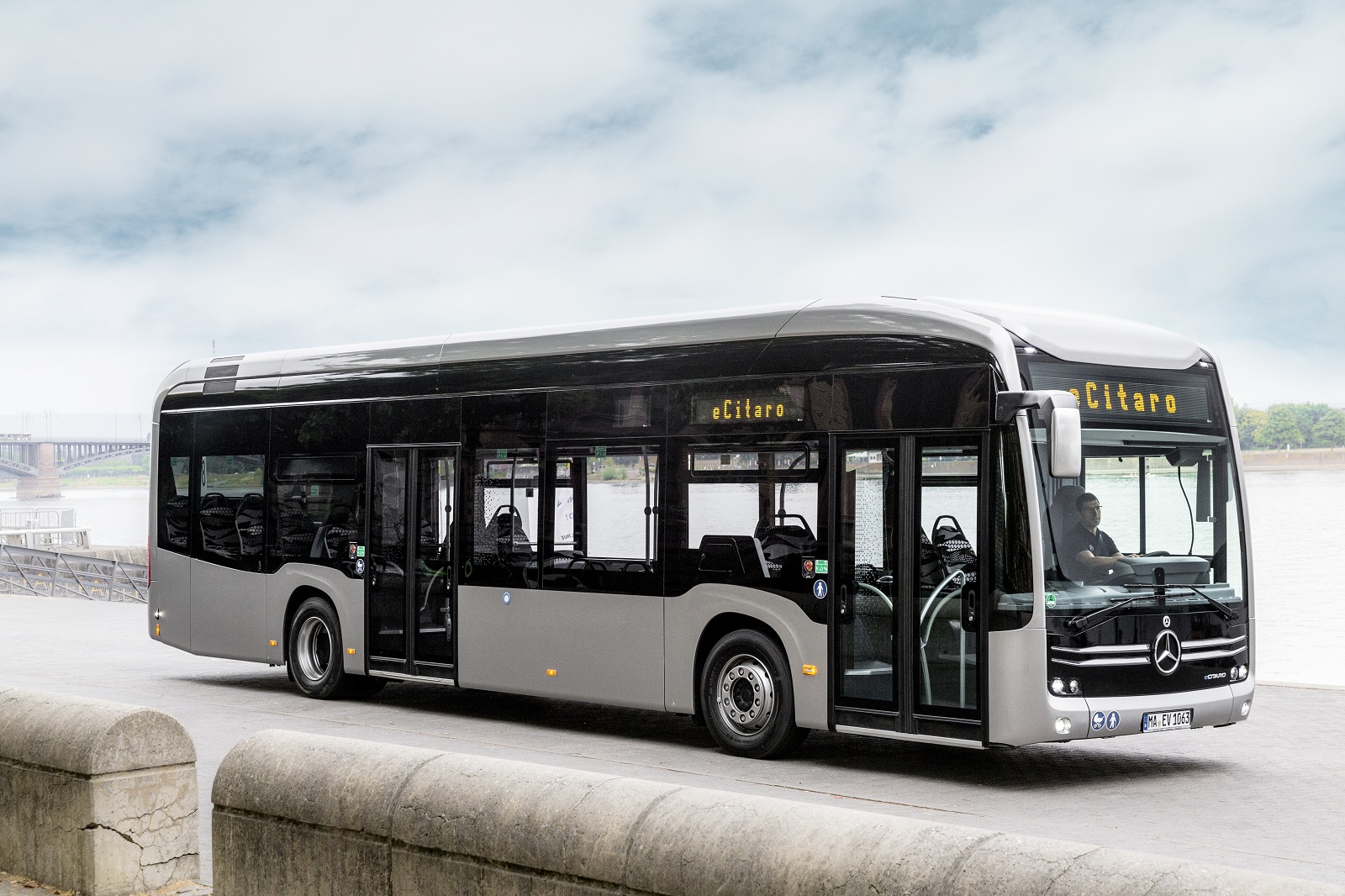 MERCEDES-BENZ INICIA A EXPORTAÇÃO DO ÔNIBUS ELÉTRICO eCITARO, foto 1