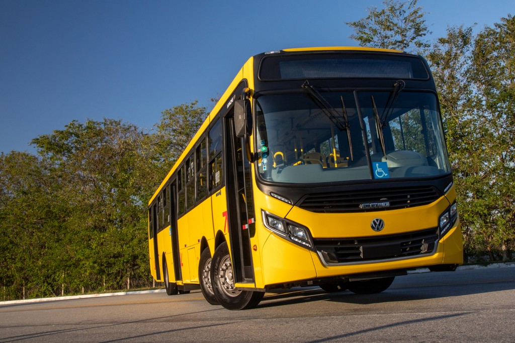 VOLKSWAGEN INOVA COM ÔNIBUS DE 15 METROS E TERCEIRO EIXO DIRECIONAL, foto 1