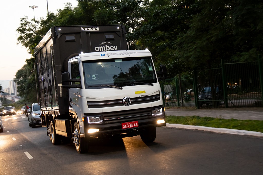 VOLKSWAGEN CELEBRA UM ANO DE PARCERIA COM CERVEJARIA AMBEV PARA VIABILIDADE DA DISTRIBUIÇÃO ELÉTRICA, foto 2