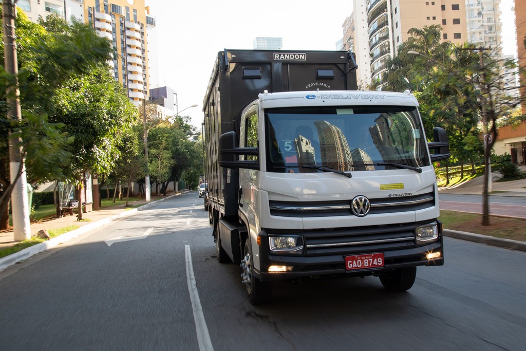 VOLKSWAGEN CELEBRA UM ANO DE PARCERIA COM CERVEJARIA AMBEV PARA VIABILIDADE DA DISTRIBUIÇÃO ELÉTRICA, foto 3