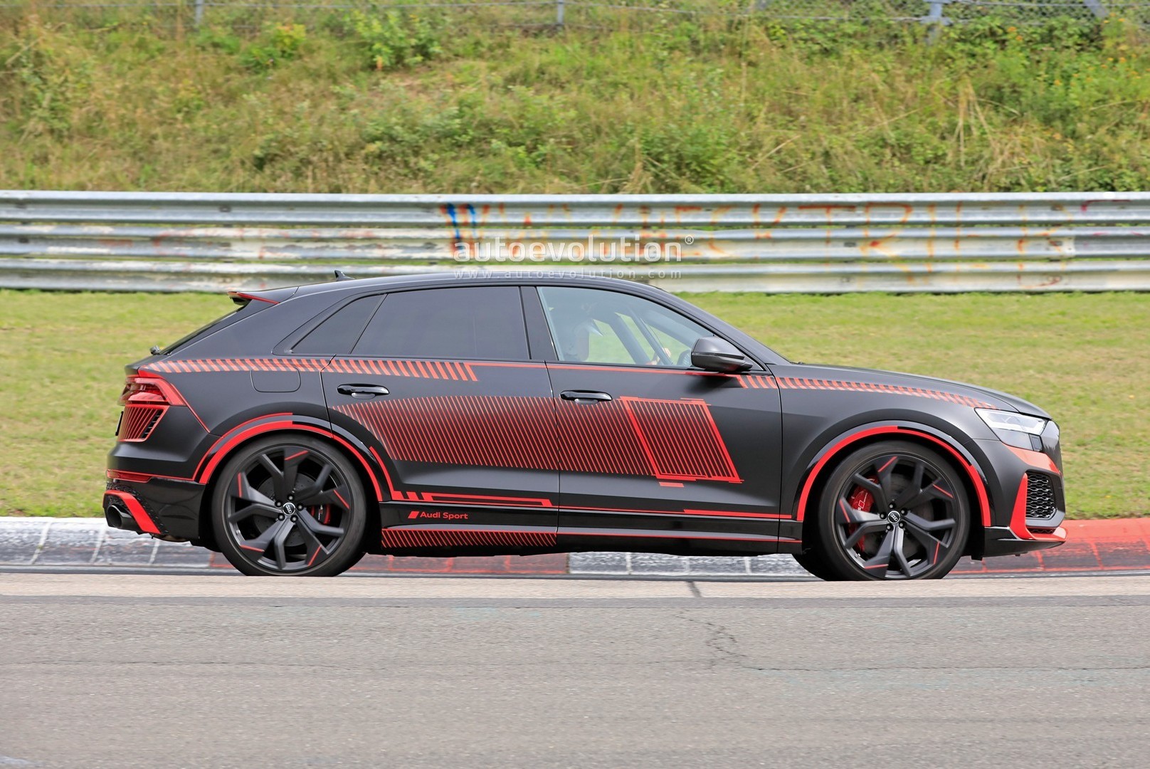 FUTURO AUDI RS Q8 ESTREIA DECORAÇÃO EM SUA PASSAGEM POR NÜRBURGRING, foto 10