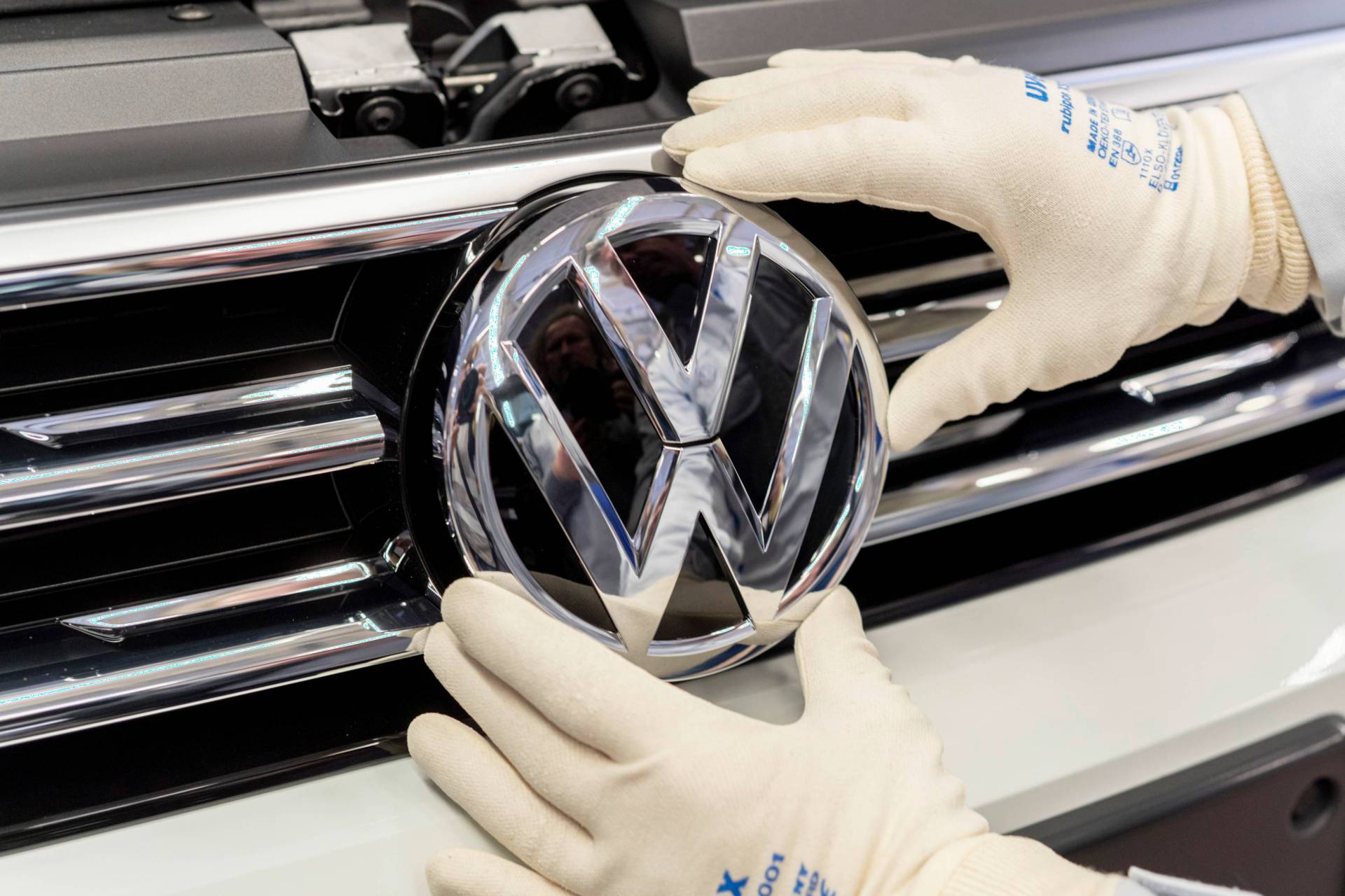 VOLKSWAGEN ESTREARÁ UM NOVO LOGOTIPO E MUDARÁ DE IMAGEM EM TODO O MUNDO, foto 1
