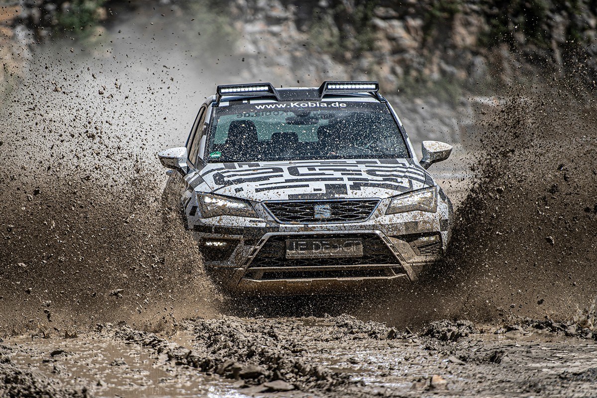 JE DESIGN CUPRA ATECA WIDEBODY SE SUJA DE BARRO JUNTO COM O ATECA ALL TERRAIN, foto 2