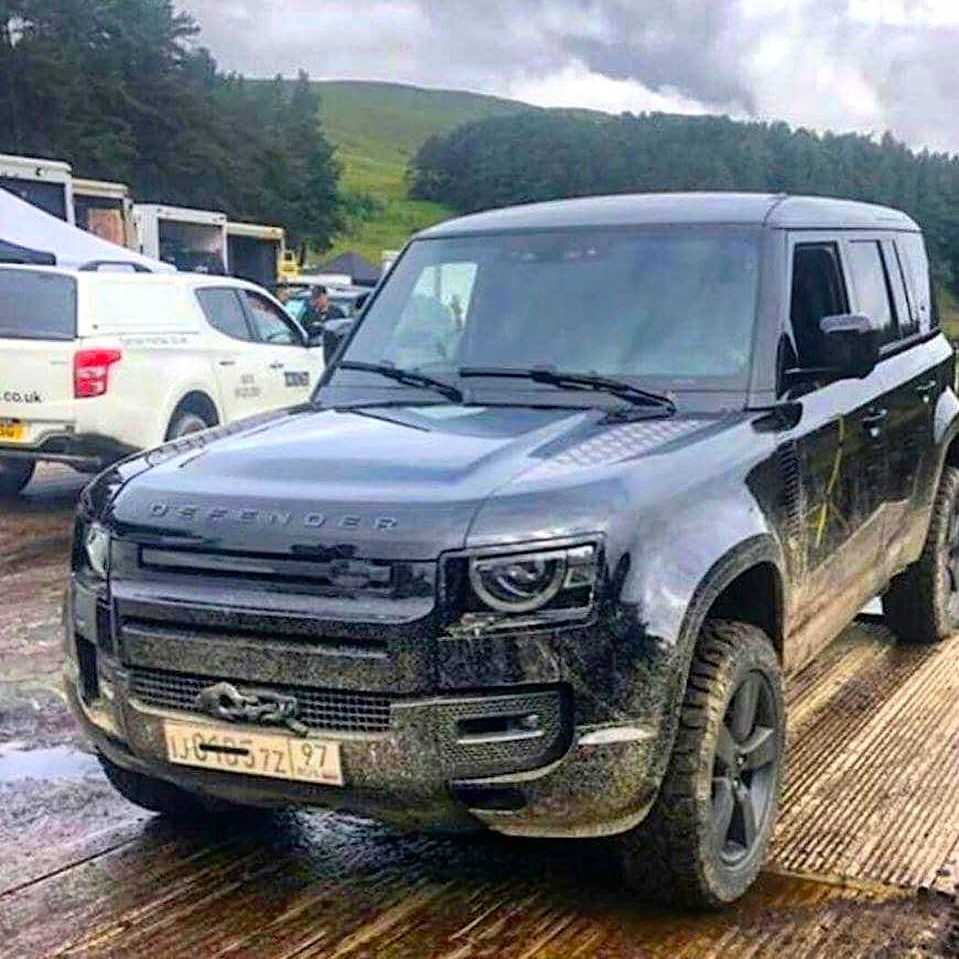 NOVO LAND ROVER DEFENDER 2020 FLAGRADO SEM CAMUFLAGEM, foto 1