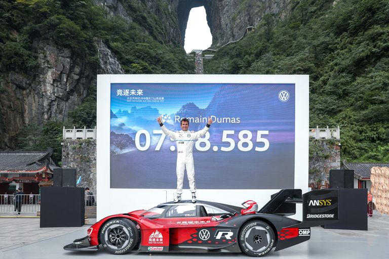 VOLKSWAGEN ID.R SOBE A ‘PORTA DO CÉU’ EM UM TEMPO RECORDE, foto 1