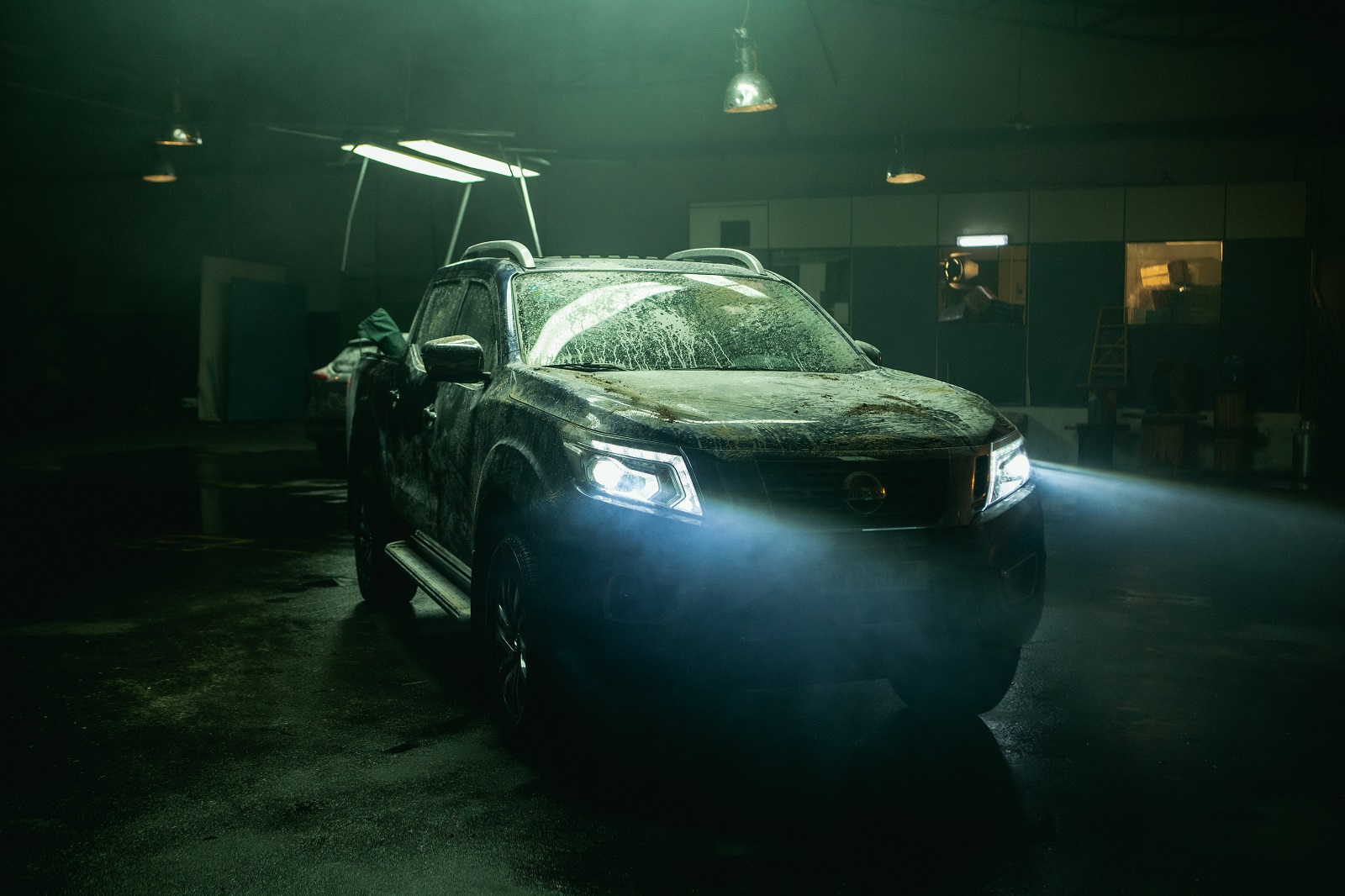 NISSAN FRONTIER E NISSAN KICKS AJUDAM HEROÍNA A ESCAPAR DE ZUMBIS, foto 1