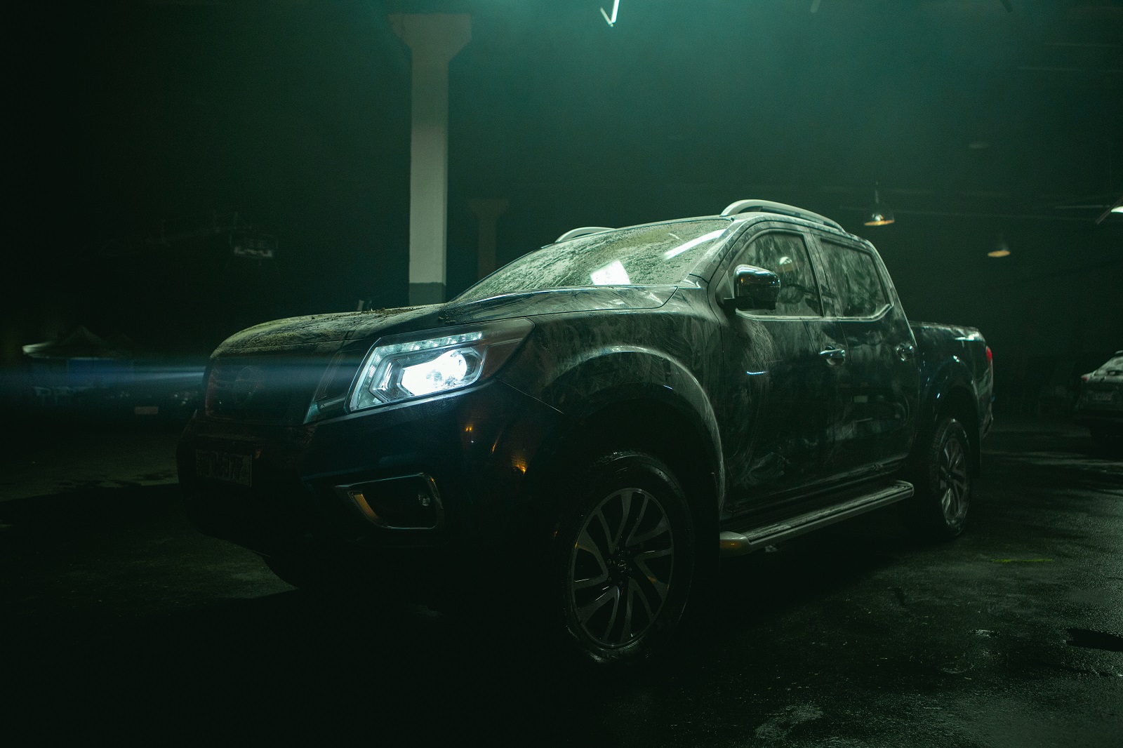 NISSAN FRONTIER E NISSAN KICKS AJUDAM HEROÍNA A ESCAPAR DE ZUMBIS, foto 2