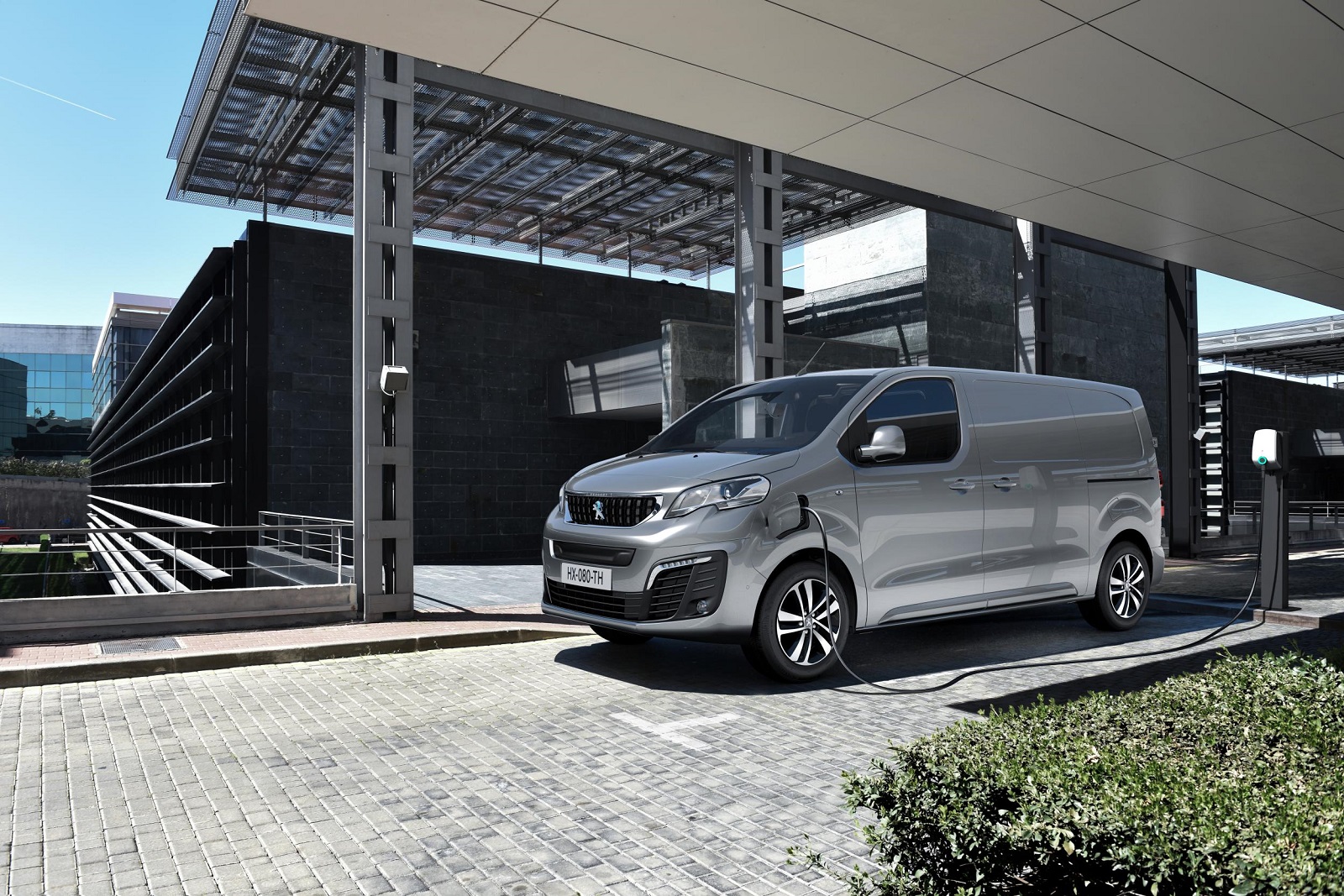 PEUGEOT e-EXPERT: UM FURGÃO ELÉTRICO COM ATÉ 300 KM DE AUTONOMIA, foto 1