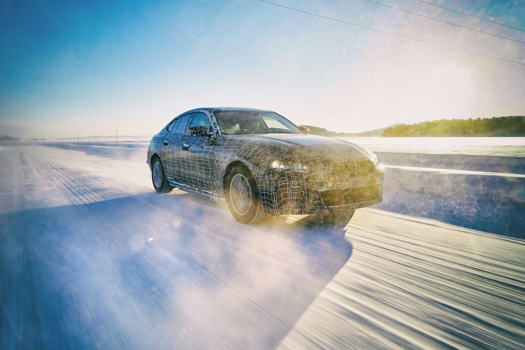 BMW i4 CHEGARÁ EM 2021 COM 600 KM DE AUTONOMIA, foto 2