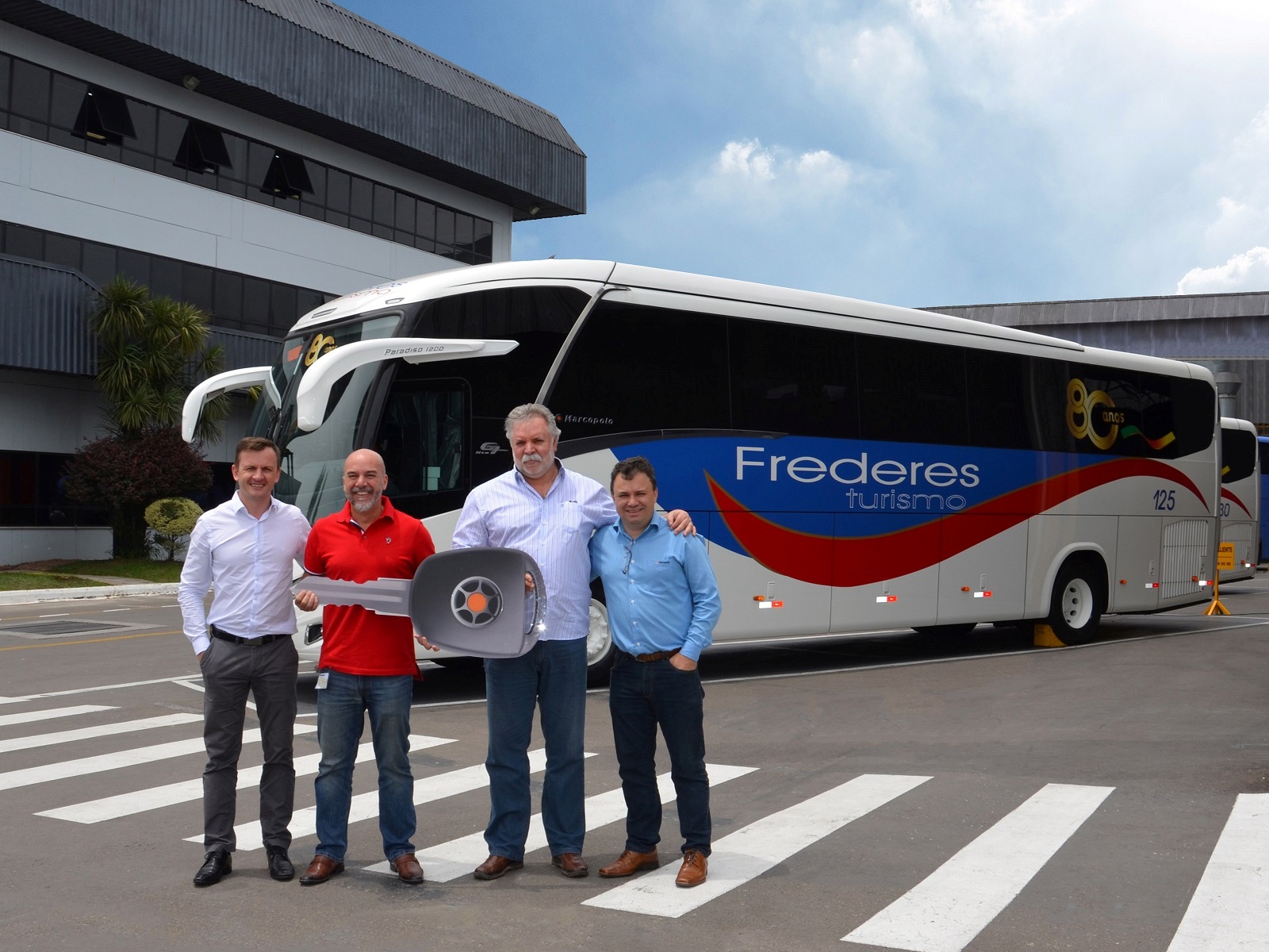 EXPRESSO FREDERES COMEMORA 80 ANOS COM NOVOS ÔNIBUS MARCOPOLO, foto 1