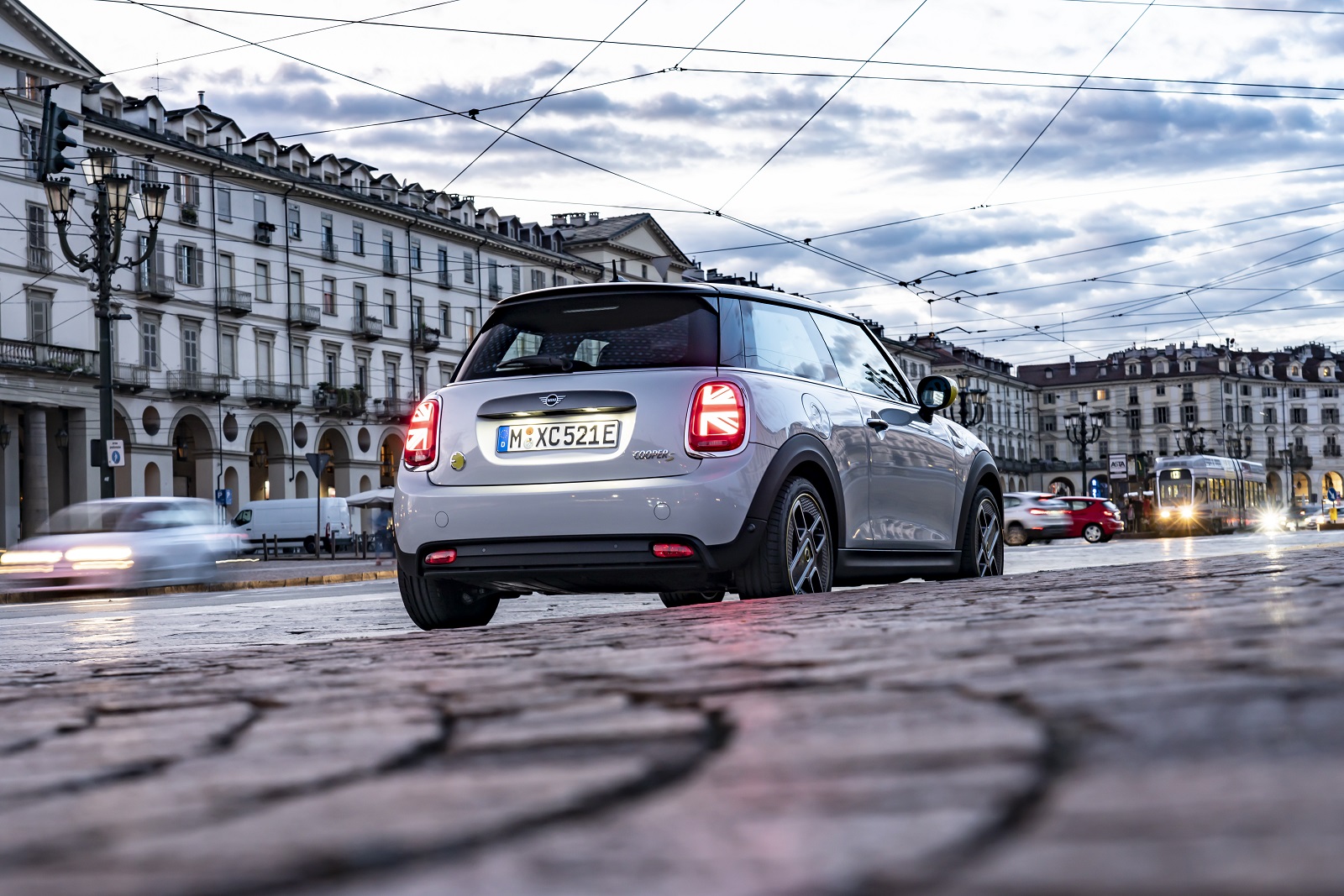 UM GOLPE À ‘E-TALIANA’: FUJA DO DIA-A-DIA DE UM JEITO SUSTENTÁVEL - A BORDO DO NOVO MINI COOPER SE, foto 2