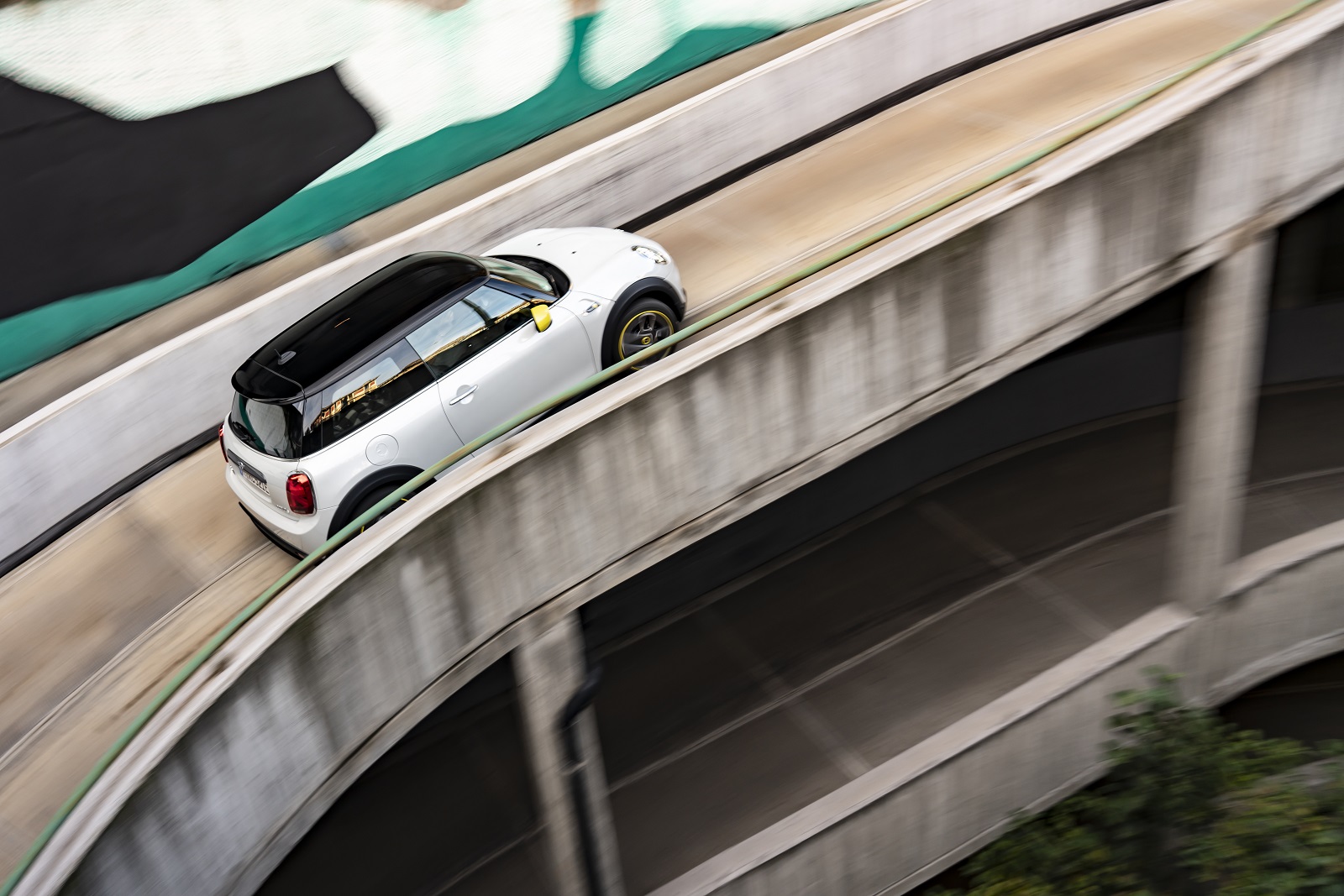 UM GOLPE À ‘E-TALIANA’: FUJA DO DIA-A-DIA DE UM JEITO SUSTENTÁVEL - A BORDO DO NOVO MINI COOPER SE, foto 3