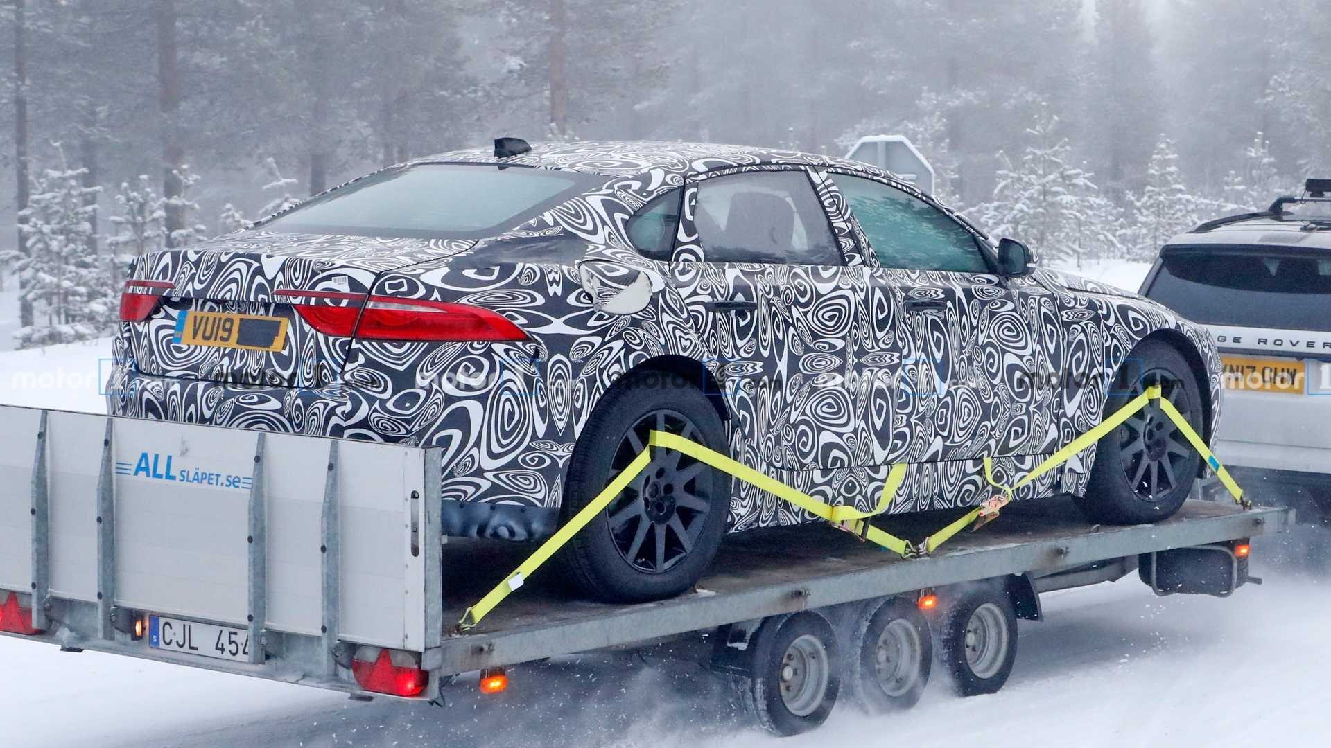SURGEM AS PRIMEIRAS FOTOS FLAGRANTES DO JAGUAR XJ ELÉTRICO EM TESTES DE INVERNO, foto 4