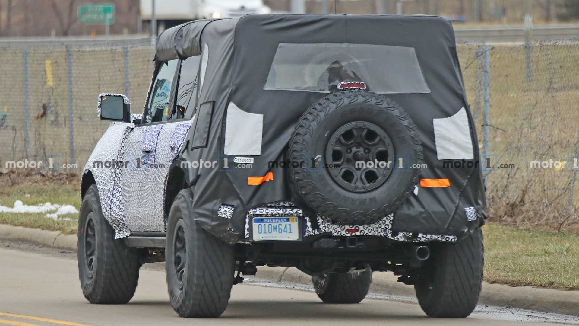 IMAGENS FLAGRANTES MOSTRAM O FORD BRONCO COM UM ASPECTO OFF-ROAD SIMILAR AO RAPTOR, foto 17
