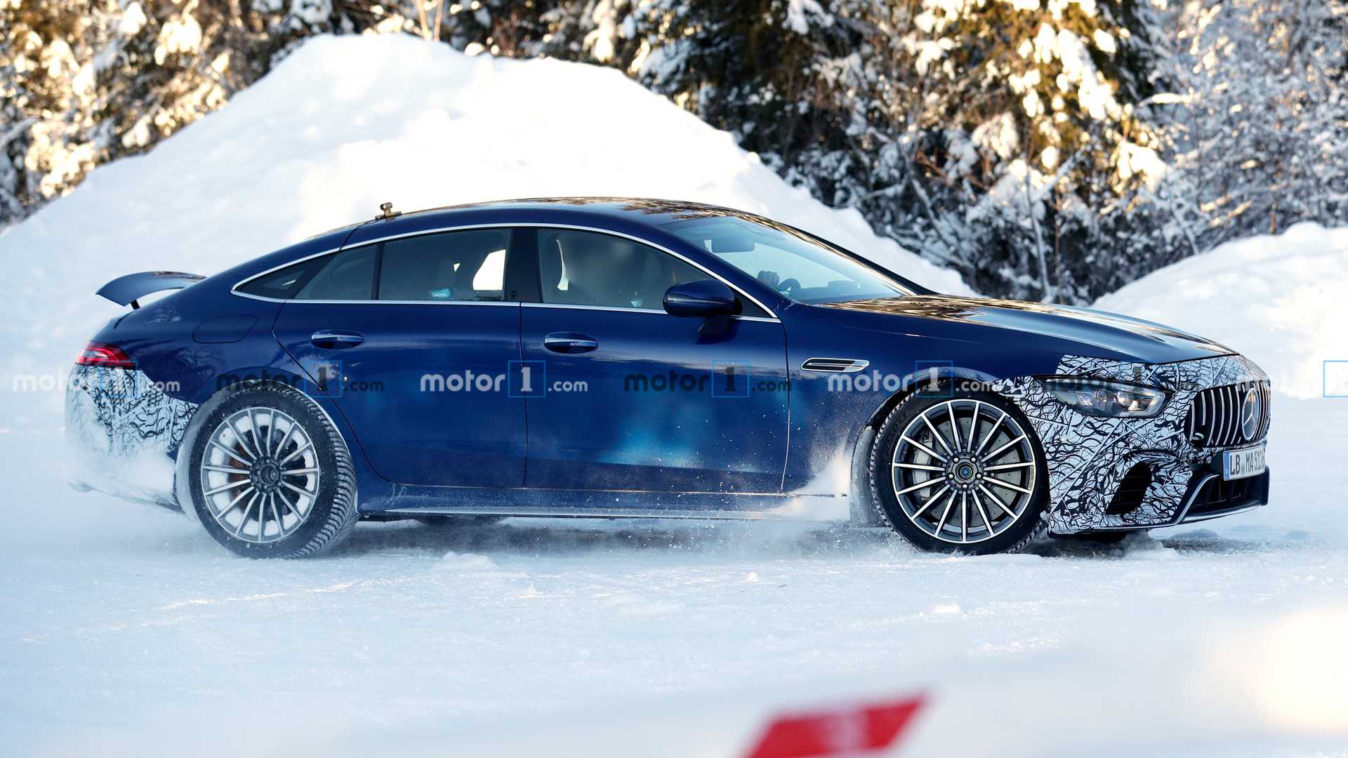 NOVO MERCEDES-AMG GT 73 4 PORTAS HÍBRIDO JÁ ESTÁ SENDO TESTADO NA NEVE, foto 9