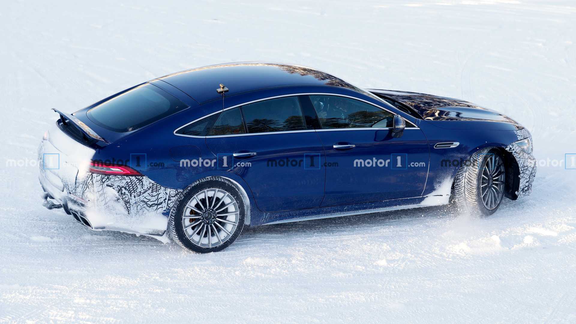 NOVO MERCEDES-AMG GT 73 4 PORTAS HÍBRIDO JÁ ESTÁ SENDO TESTADO NA NEVE, foto 13