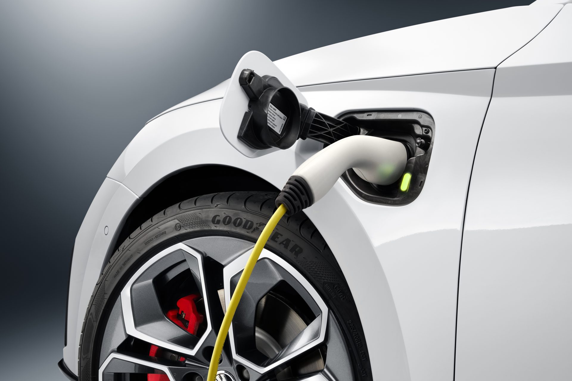 SKODA CONFIRMA A MECÂNICA HÍBRIDA DE 245 CV DO NOVO OCTAVIA RS iV, foto 2
