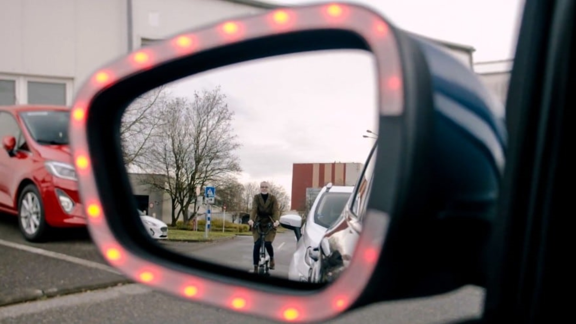 FORD DESENVOLVE TECNOLOGIA PARA EVITAR ACIDENTES DE CICLISTAS COM PORTAS ABERTAS, foto 1