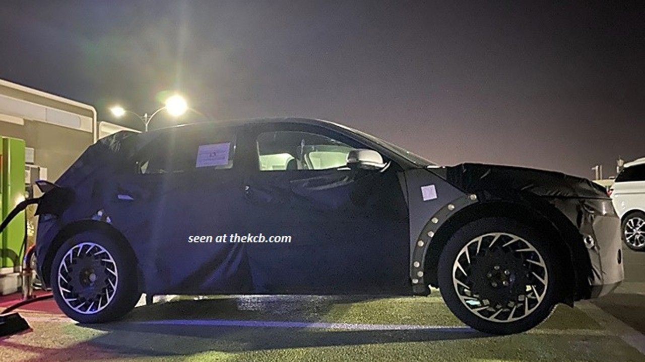 HYUNDAI 45: O FUTURO RIVAL DO NISSAN LEAF FLAGRADO ENQUANTO CARREGAVA SUA BATERIA, foto 3