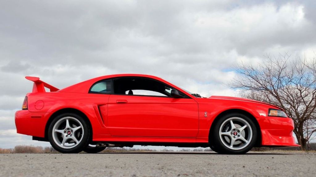 UM FORD MUSTANG SVT COBRA R 2000 COM SOMENTE 772 KM SERÁ LEILOADO NOS ESTADOS UNIDOS, foto 3