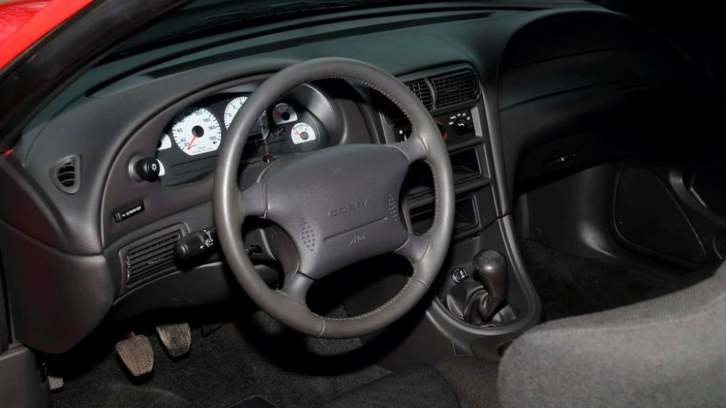 UM FORD MUSTANG SVT COBRA R 2000 COM SOMENTE 772 KM SERÁ LEILOADO NOS ESTADOS UNIDOS, foto 7
