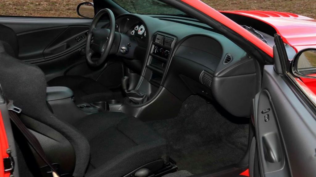 UM FORD MUSTANG SVT COBRA R 2000 COM SOMENTE 772 KM SERÁ LEILOADO NOS ESTADOS UNIDOS, foto 8