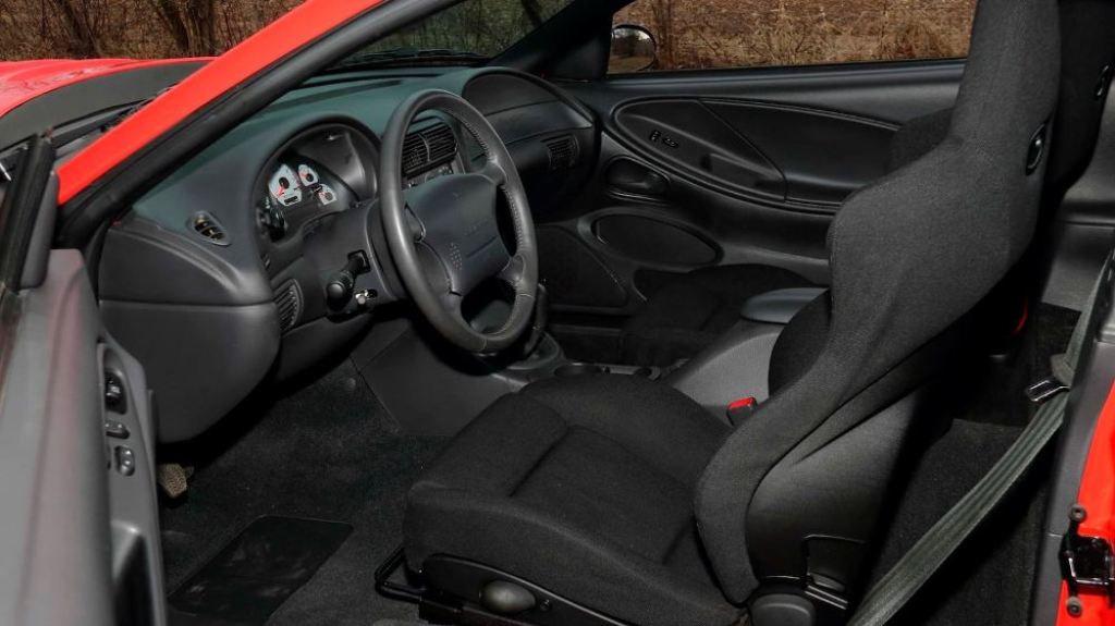 UM FORD MUSTANG SVT COBRA R 2000 COM SOMENTE 772 KM SERÁ LEILOADO NOS ESTADOS UNIDOS, foto 9